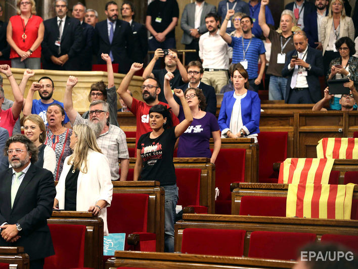 ﻿Конституційний суд Іспанії призупинив проведення референдуму про незалежність Каталонії