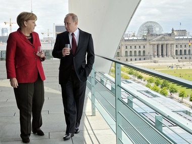Меркель попросила Путина помочь в освобождении захваченных в Славянске наблюдателей ОБСЕ
