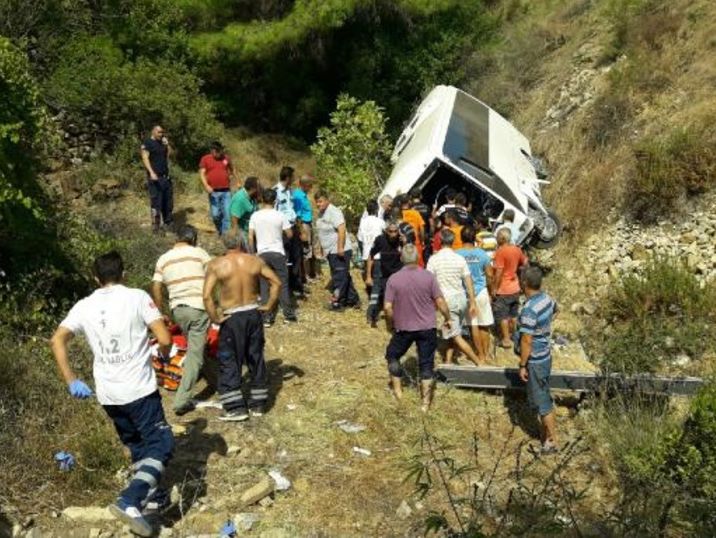В Турции упал в пропасть автобус с туристами, есть погибшие