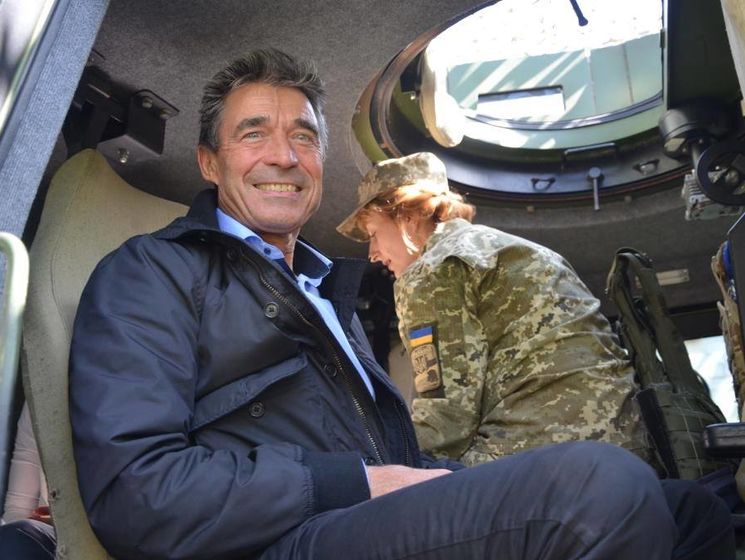 ﻿Расмуссен відвідав місця розташування українських військ і пошкоджені обстрілом бойовиків населені пункти в зоні АТО