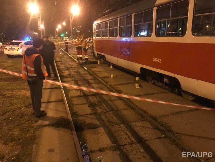 ﻿У Києві жінка з дитиною потрапила під трамвай