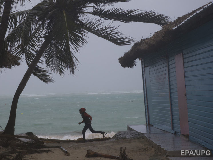 ﻿Посилившись, ураган "Марія" рухається на Багами
