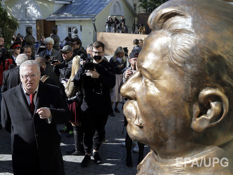 На церемонии открытия памятника присутствовал лидер ЛДПР Владимир Жириновский