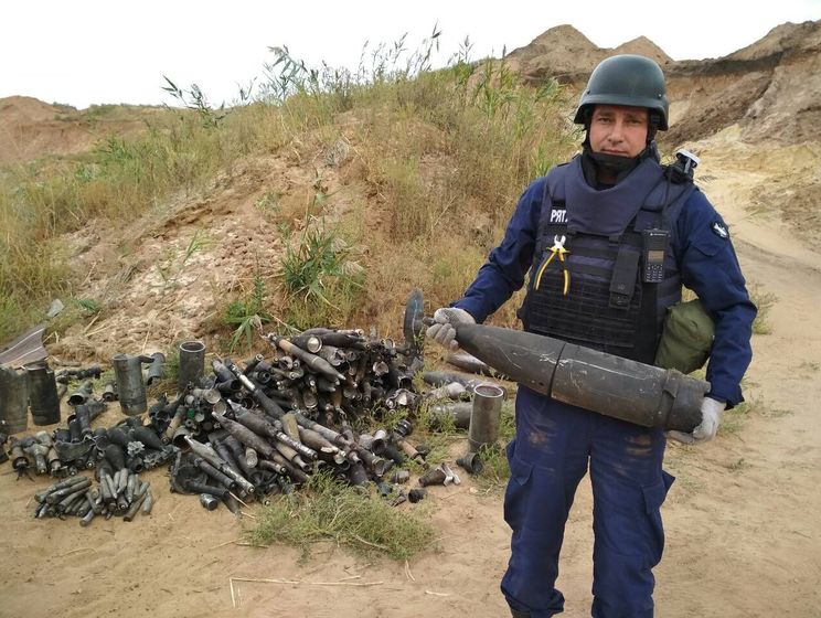 Пиротехники изъяли 150 неразорвавшихся снарядов после пожара в воинской части в Донецкой области