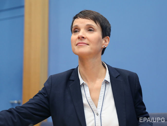 В руководстве прошедшей в Бундестаг ультраправой партии "Альтернатива для Германии" произошел раскол