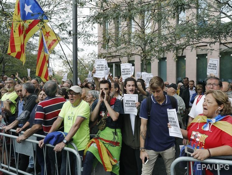 МИД Украины рекомендует избегать массовых акций в Каталонии
