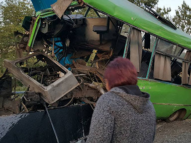 В Харьковской области пассажирский автобус врезался в столб, 23 пострадавших