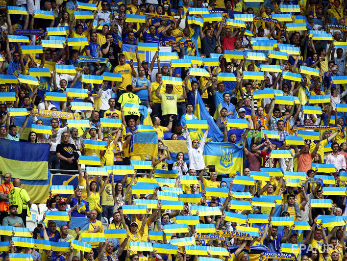 ﻿Українські ультрас просять Порошенка скасувати продаж квитків на матчі за паспортами