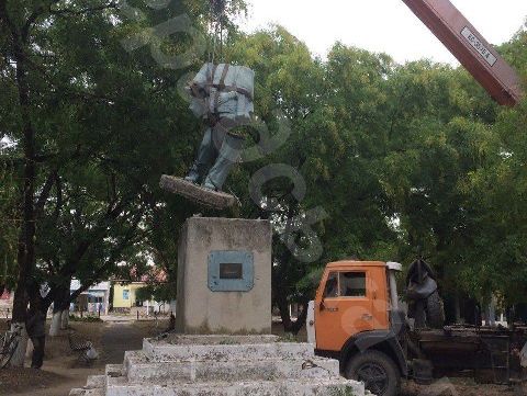 В Одесской области демонтировали памятник Ленину, который сначала отреставрировали, а потом обезглавили