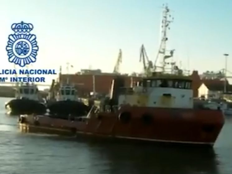 Полиция Испании задержала судно с 3,8 т кокаина