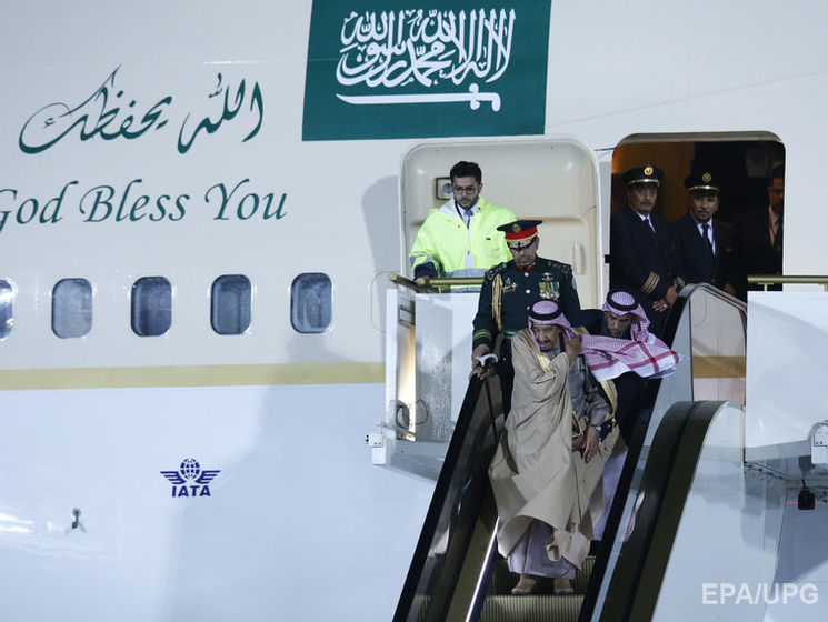 Для делегации короля Саудовской Аравии забронировали гостиницы возле Кремля, он привез с собой несколько сот тонн багажа – СМИ