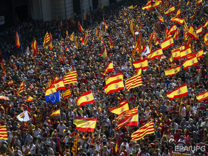 На митинг в поддержку единства Испании в Барселоне вышло около 350 тыс. человек – полиция