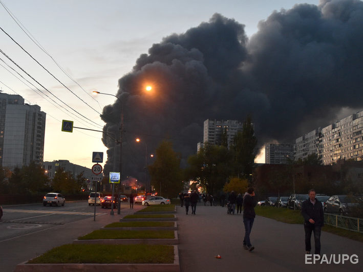 В Москве спустя двое суток ликвидировали пожар в торговом центре "Синдика"