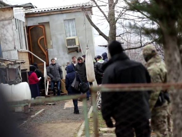 В домах крымских татар в Бахчисарае прошли обыски с массовыми задержаниями