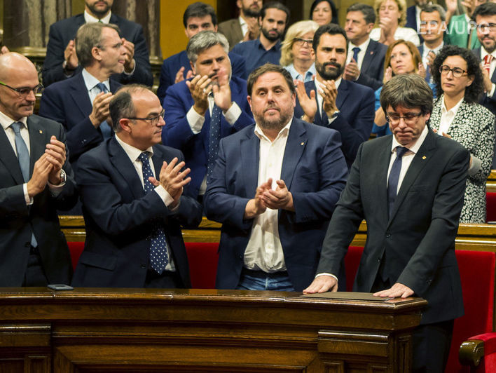 ﻿В парламенті Каталонії підписали "Декларацію про незалежність"