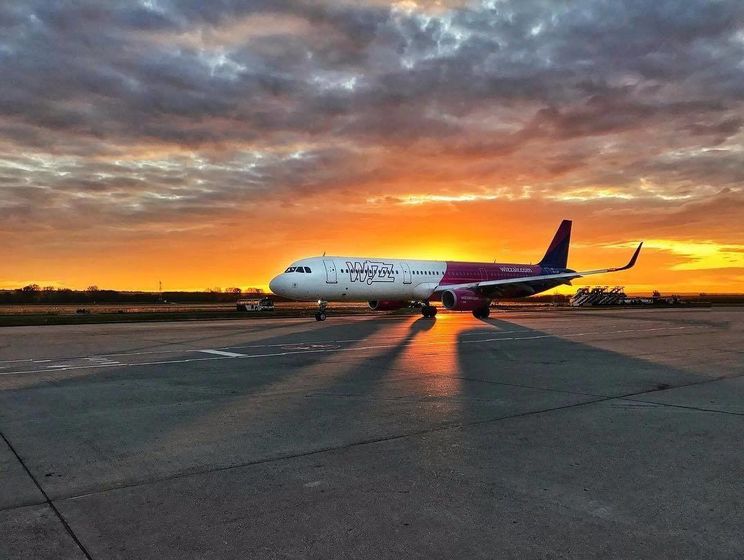 ﻿"Літайте в сраку". Скрипін улаштував скандал у літаку Wizz Air через українську мову