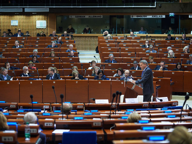 ﻿ПАРЄ ухвалила резолюцію, яка може допомогти повернути в зал засідань російську делегацію