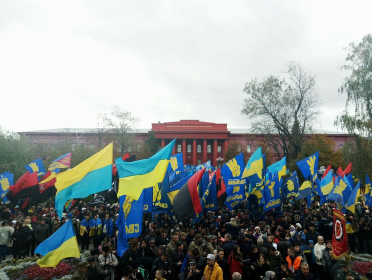 ﻿У Києві проходить "Марш слави" на честь Дня захисника України. Відеотрансляція
