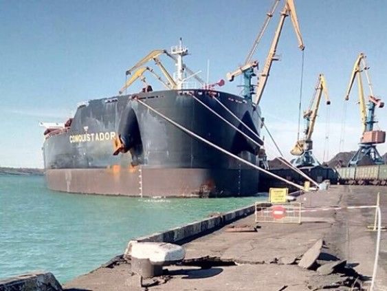 В Одесской области грузовое судно врезалось в причал