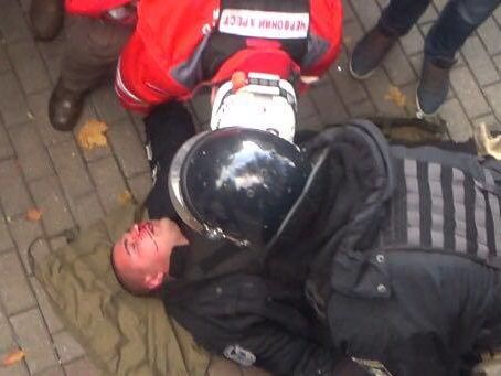 ﻿Шкіряк: Під час сутичок у Києві постраждав один поліцейський, його забрала "швидка"