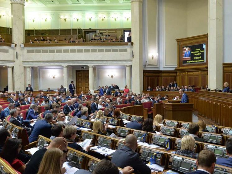 ﻿Єгор Соболєв запропонував, щоб Рада працювала до завершення розгляду поправок до медреформи, Парубій відмовився ставити це на голосування