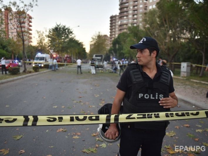 В турецком городе Мерсине прогремел взрыв, 12 полицейских ранены