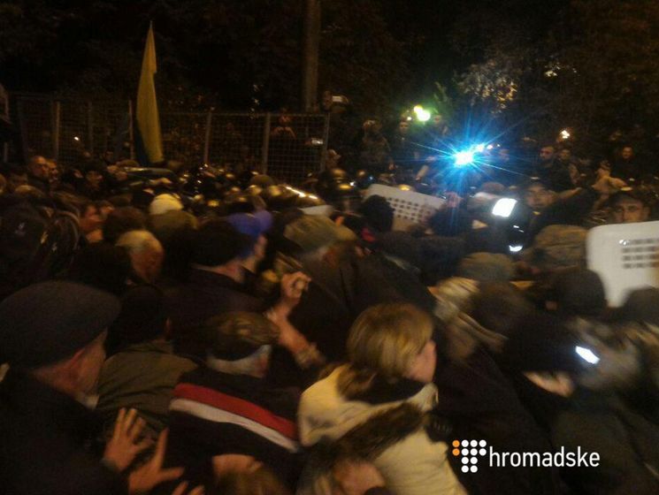 Возле Рады вновь произошел конфликт между демонстрантами и силовиками