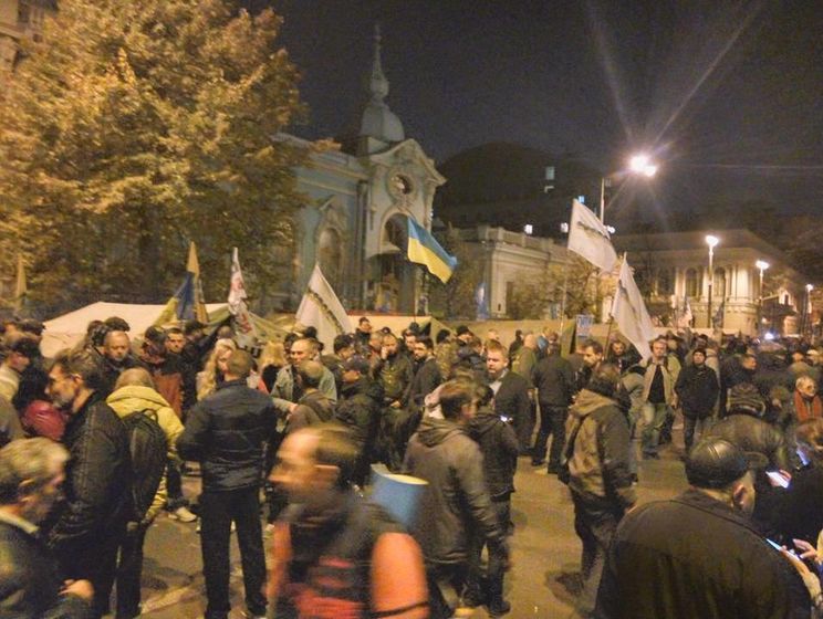 Луценко заявил, что силовики не будут сносить палатки участников акции протеста в Киеве