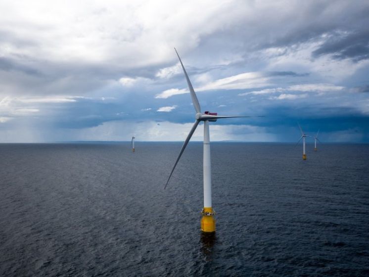 У побережья Великобритании запустили первую в мире плавучую ветряную электростанцию Hywind Scotland. Видео