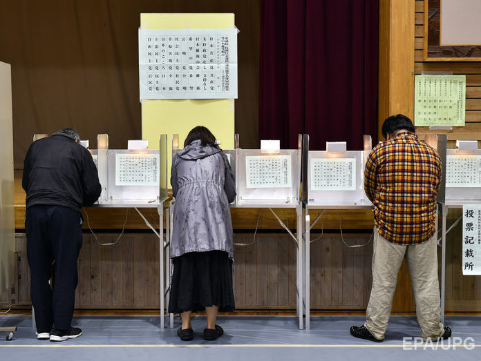 ﻿У Японії керівна коаліція лідирує на парламентських виборах – екзит-пол