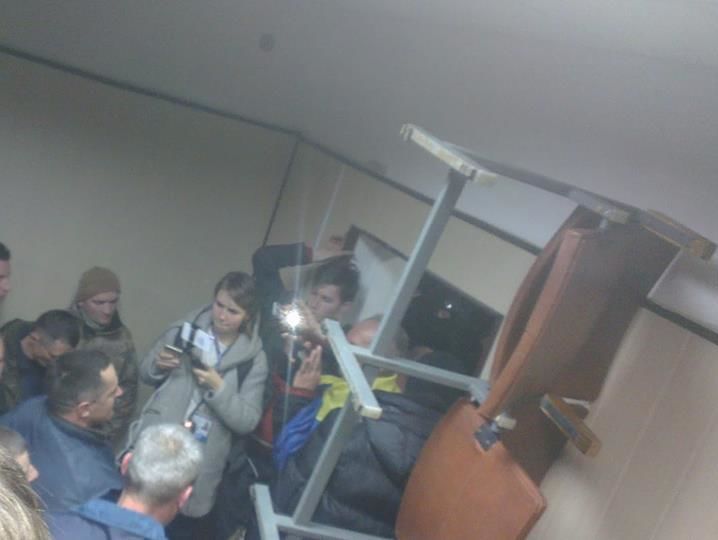 ﻿У суді, де слухають справу Коханівського, почалися сутички, розпорошили газ
