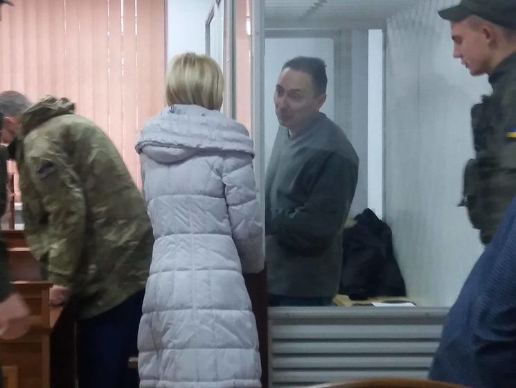 ﻿Обвинувачення заявляє, що полковник Без'язиков, який був у полоні, пропонував дружині вислати за нею машину з охороною