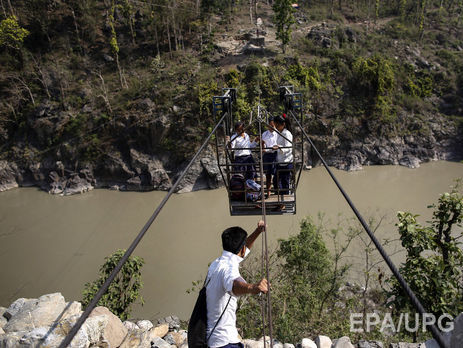 В Непале в результате падения автобуса в реку погибло не менее 31 человека