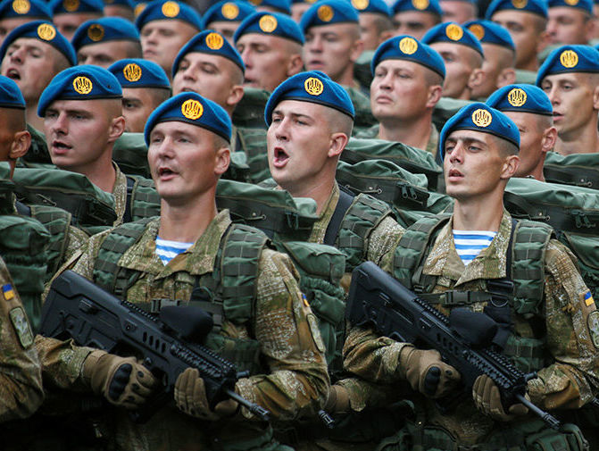 ﻿Українські десантники хочуть змінити блакитні берети на темно-бордові