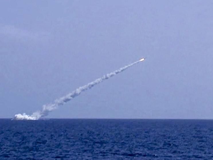 Минобороны РФ заявило, что подлодка "Великий Новгород" нанесла ракетный удар по объектам ИГИЛ в Сирии