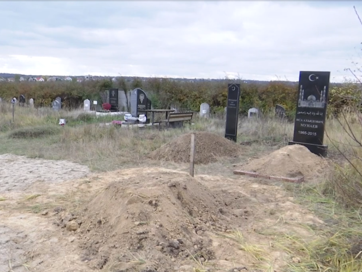Окуеву похоронили в Днепре, на кладбище приехало около сотни близких и побратимов погибшей. Видео
