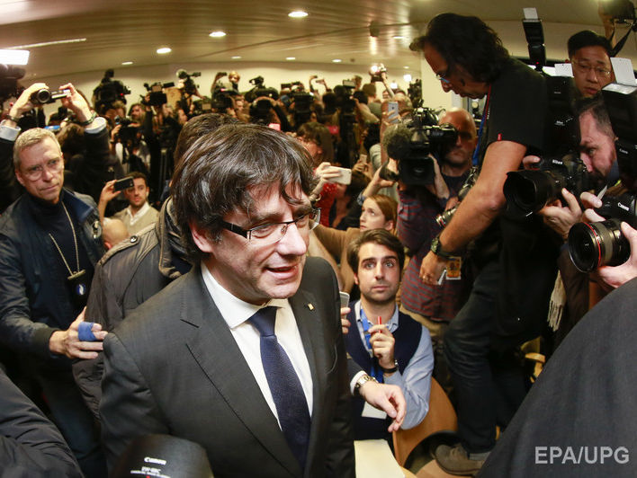 Адвокат Пучдемона заявил, что испанский суд выдал ордер на его арест