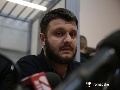 Александру Авакову избрали меру пресечения в виде личного обязательства 1 ноября. Его обязали носить электронный браслет