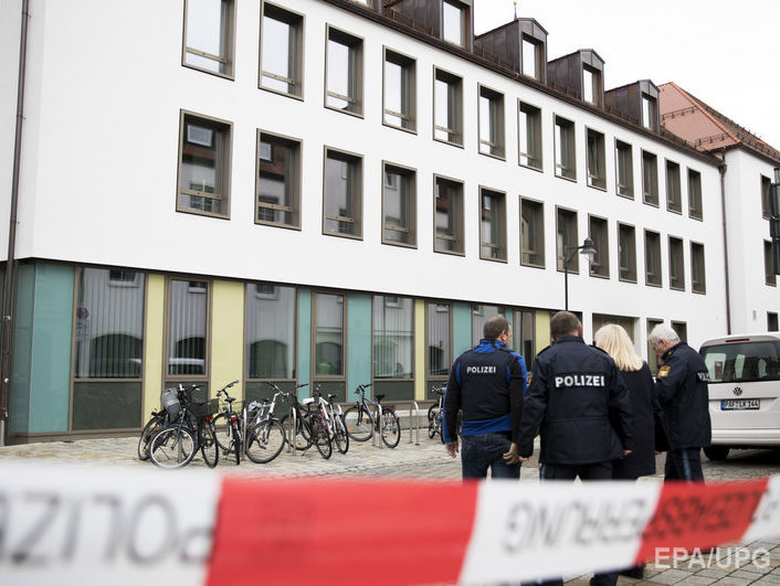 Спецназ Германии обезвредил злоумышленника, взявшего в заложники чиновницу службы по делам молодежи