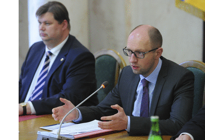 Яценюк пообещал "Укрзалiзницi" 12 млрд грн на подвижной состав