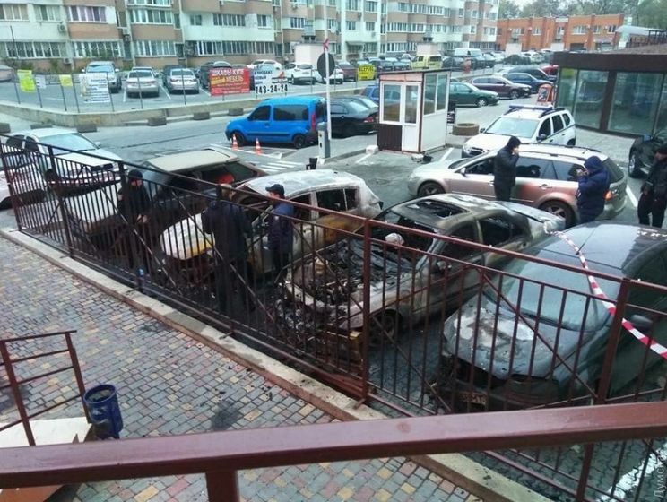 ﻿В Одесі протягом ночі спалили 18 автомобілів – ДСНС