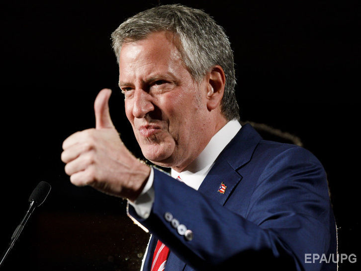 Мэра Нью-Йорка, демократа де Блазио, переизбрали на второй срок