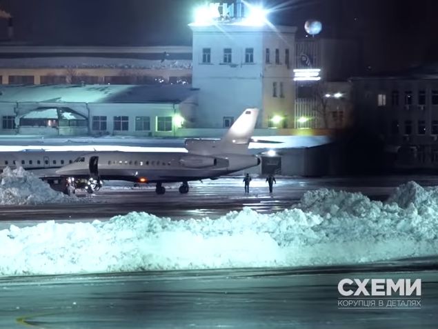 "Схемы" опубликовали расследование о перелетах Медведчука и его "черных человечках". Видео