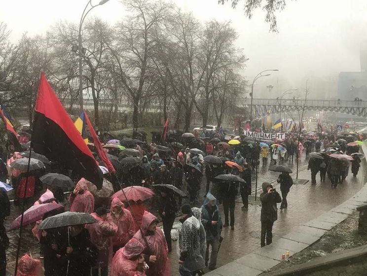 В марше в поддержку принятия закона об импичменте президента Украины участвовало около 400 человек – полиция