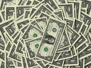 Межбанк: Доллар ослабил свои позиции