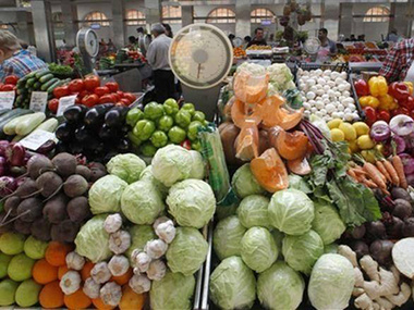 В Крыму вводят "карточную систему" выдачи продуктов