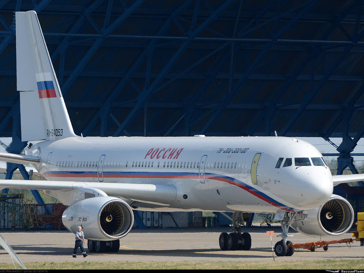 Самолет с Песковым не смог вылететь из Москвы в Сочи из-за поломки