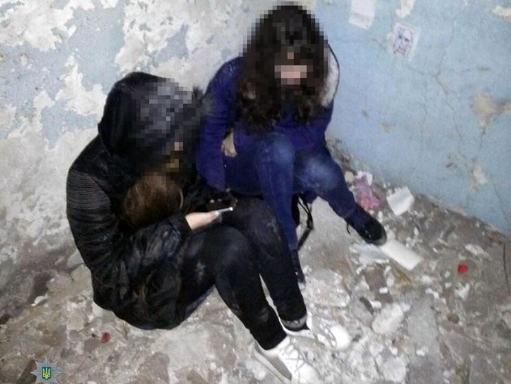 В Мариуполе патрульные спасли двух 15-летних девочек, которые наглотались таблеток