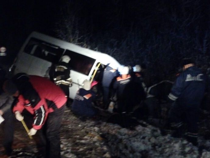 ﻿У Росії зіткнулися лісовоз і мікроавтобус, загинуло 14 осіб