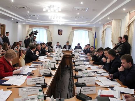 Профильный комитет Рады дал возможность Порошенко внести новый законопроект об антикоррупционном суде